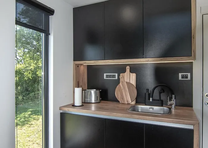 Дом отдыха Black Emerald -